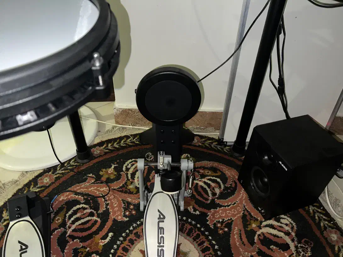 درامز الکترونیک Alesis nitro max السیس نیترومکس|درام و پرکاشن|رشت, خرسندی|دیوار