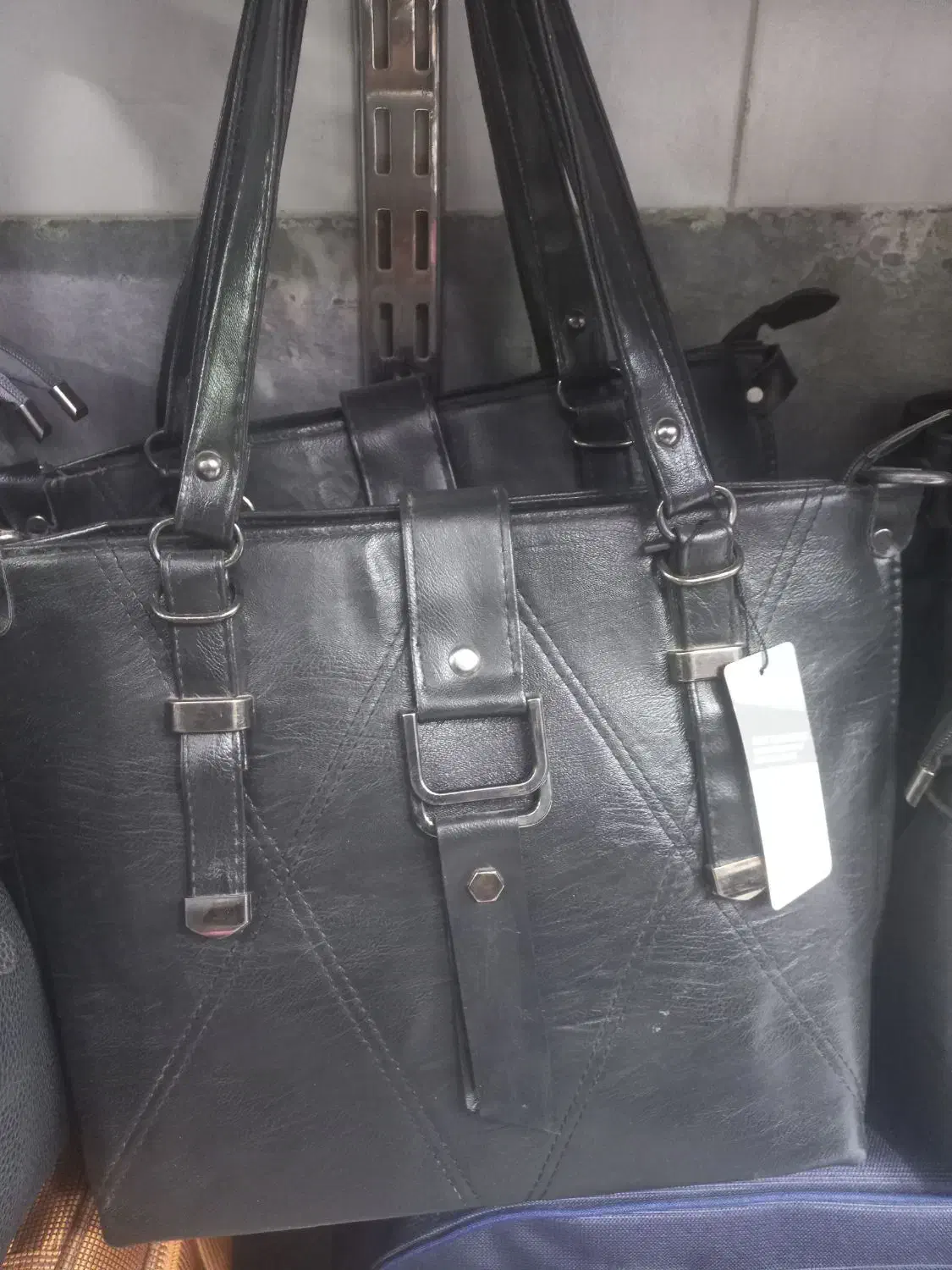 ....|کیف، کفش، کمربند|نیشابور, امام|دیوار