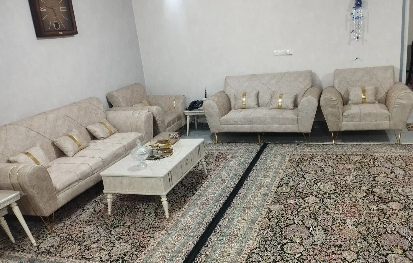 مبل نو به علت جابجایی کمبود جا 4عدد میزعسلی|مبلمان خانگی و میز عسلی|تویسرکان, |دیوار