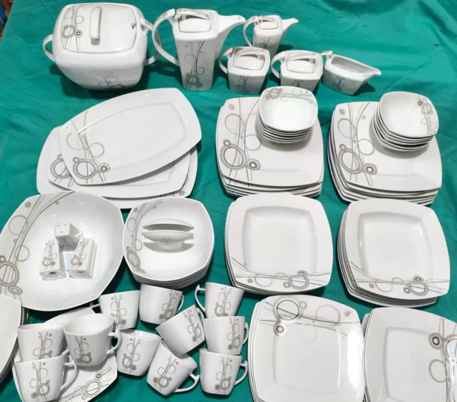 سرویس ۱۲ تایی اصل وکامل درحدنو همه ۵۵۰۰|ظروف سرو و پذیرایی|بابل, |دیوار