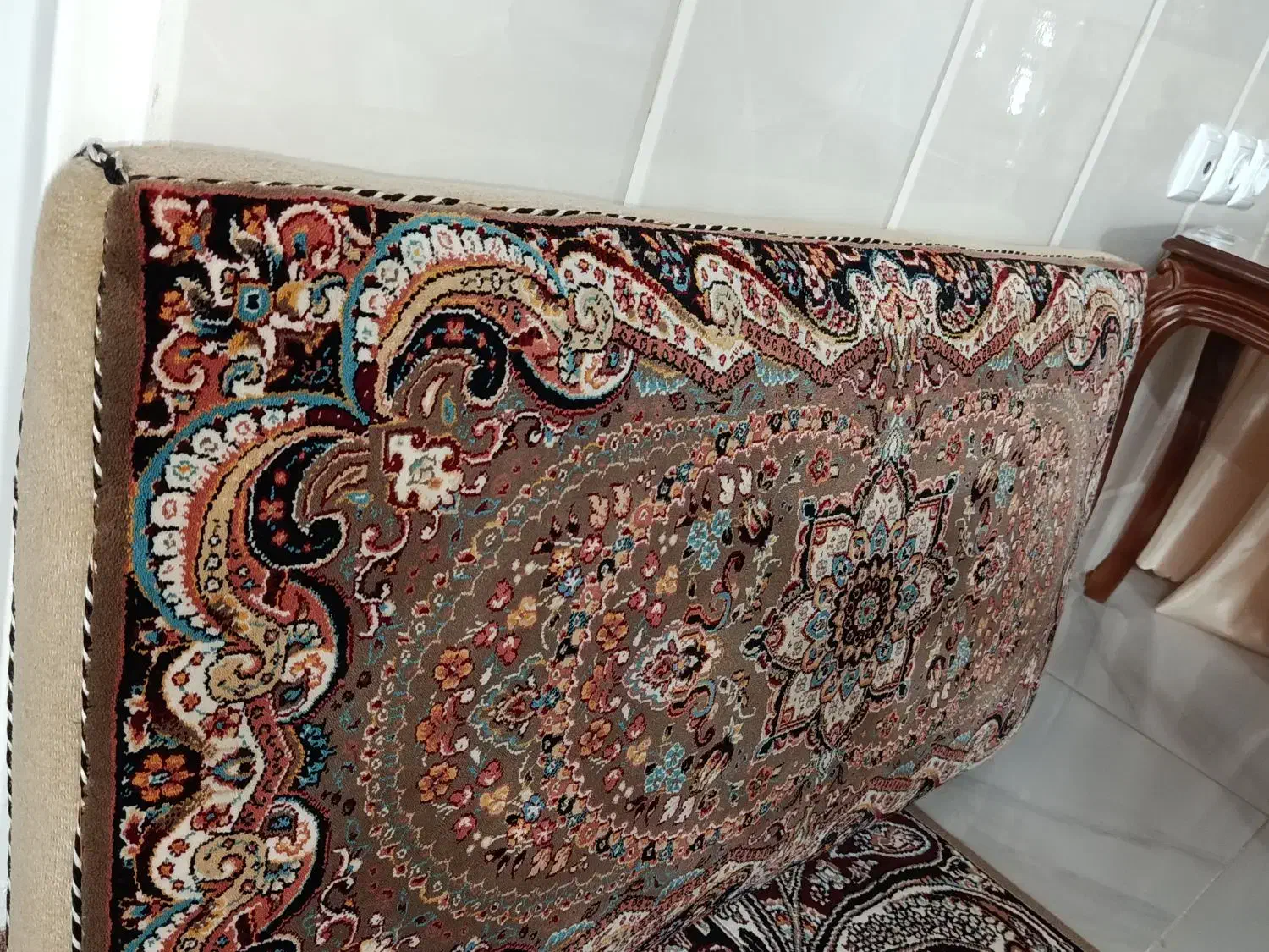 پشتی نو|پشتی|قم, هفت تیر|دیوار