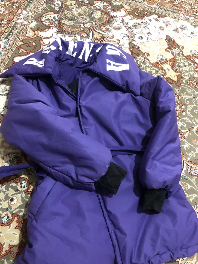 کاپشن|لباس|کلاله, |دیوار