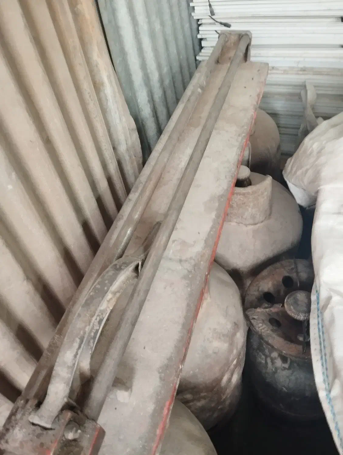 قفس و پرژکتور کاشی. بر مخزن باذ|مصالح و تجهیزات ساختمان|اهواز, سپیدار|دیوار