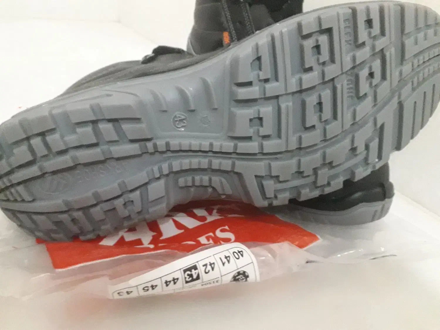 کفش ایمنی نو نو|کیف، کفش، کمربند|هشتگرد, هشتگرد قدیم|دیوار