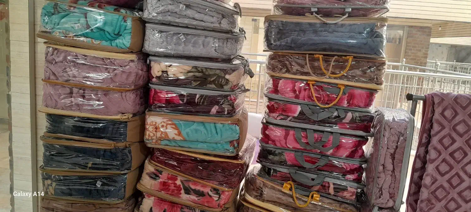 پتو و روبالشت|رختخواب، بالش، پتو|فولادشهر, مسکن مهر فولادشهر|دیوار