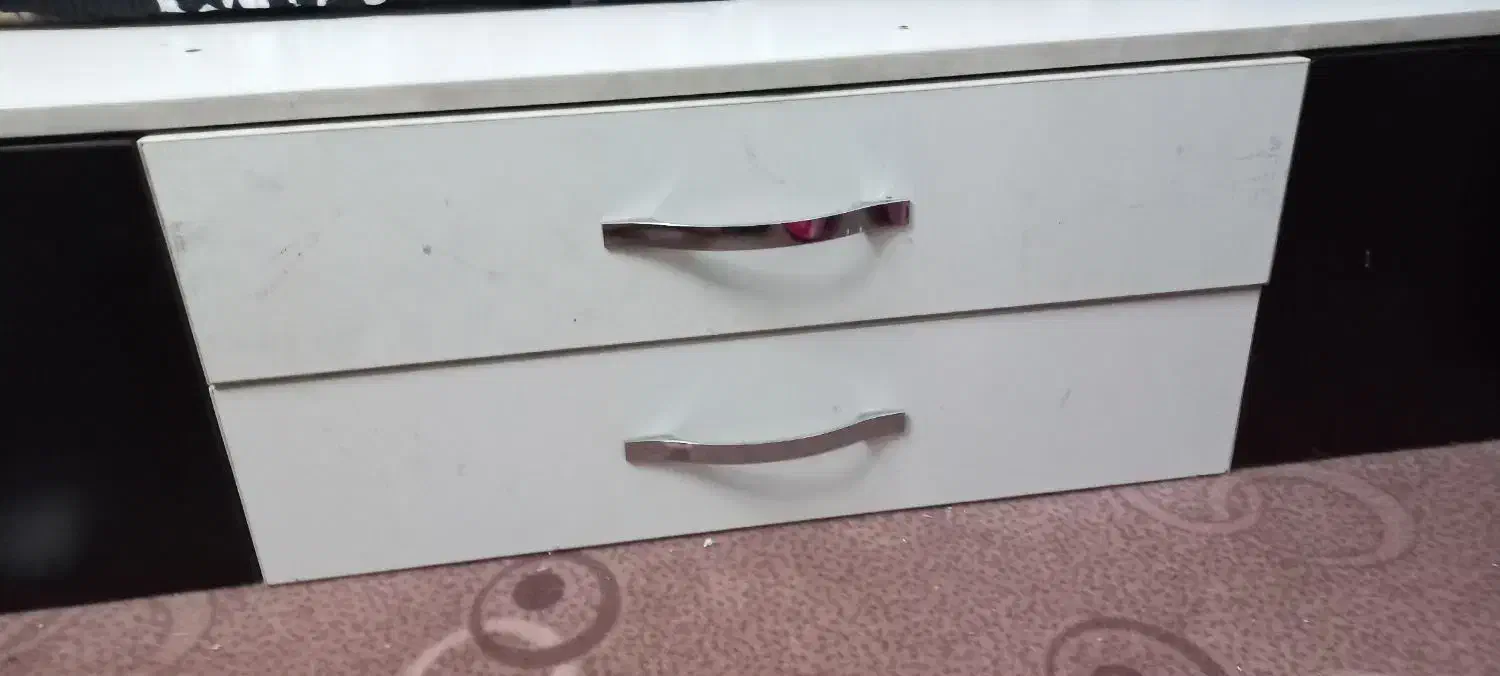 تخت و میز آینه|تخت و سرویس خواب|قم, مهدیه|دیوار