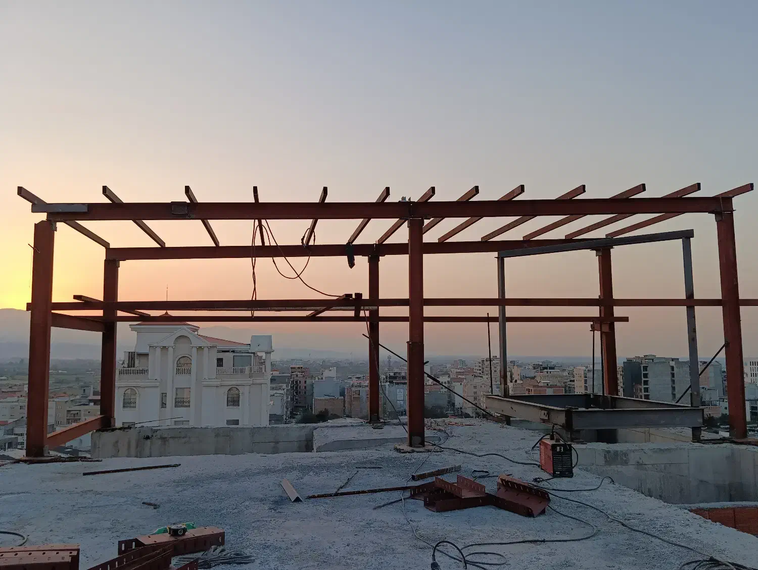 جوشکاراسکلت فلزی سربندی و...|خدمات پیشه و مهارت|آمل, |دیوار