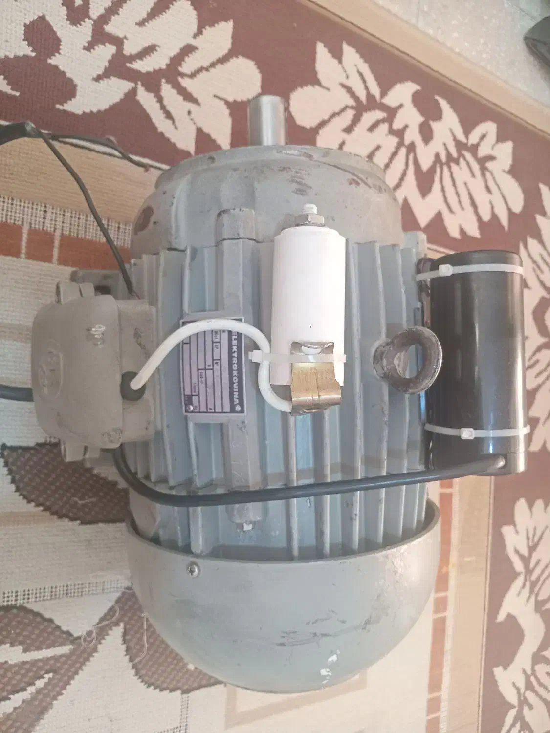 موتور تکفاز ۲۸۰۰دوربدون سیم پیچی ۳اسب|مصالح و تجهیزات ساختمان|قمصر, |دیوار