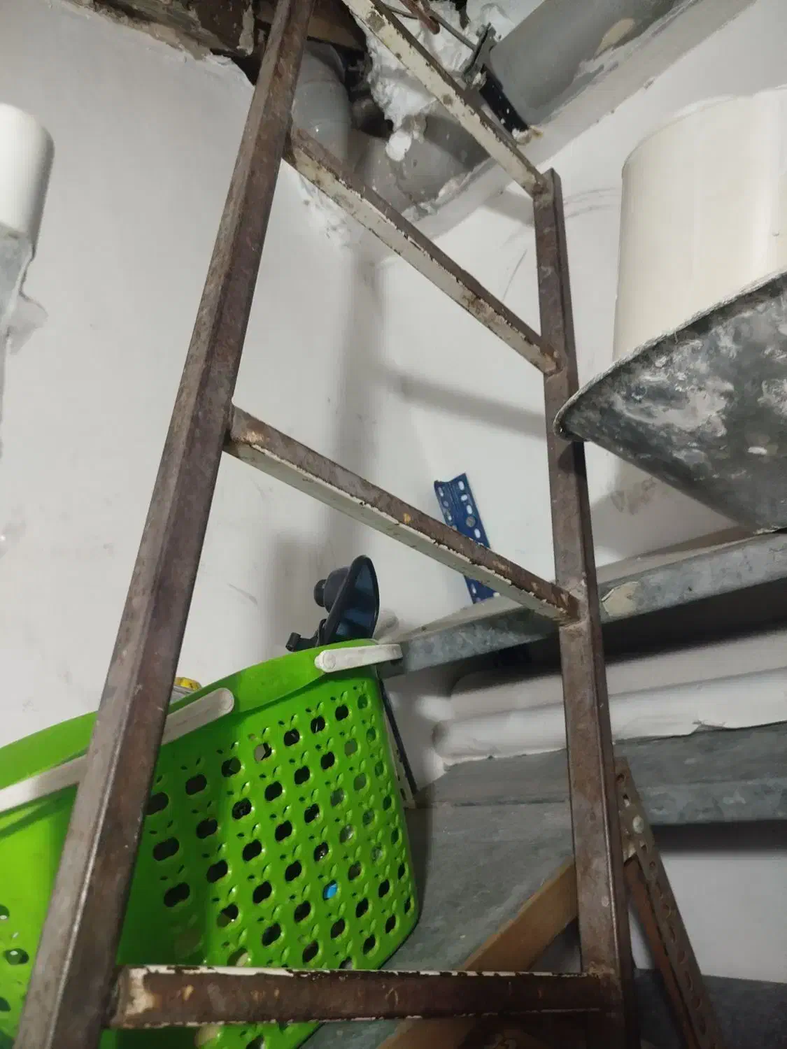 نردبان آهنی|ابزارآلات|مشهد, حسابی جنوبی (شهرک غرب)|دیوار