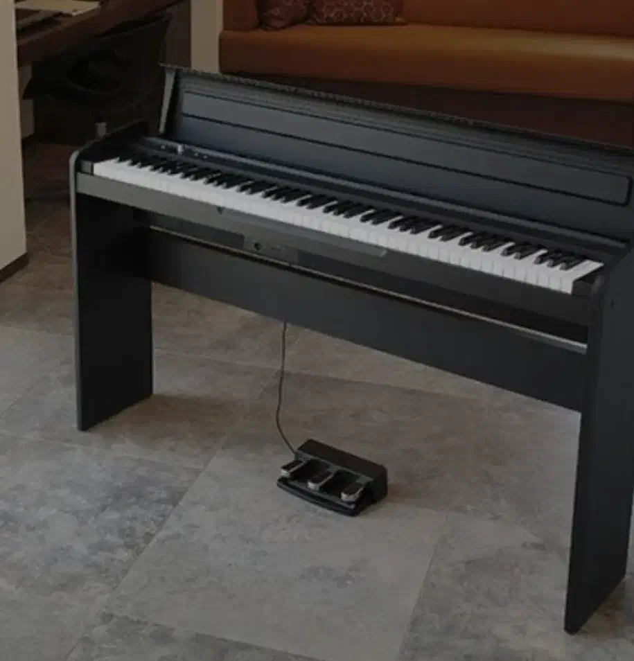 KORG LP180|پیانو، کیبورد، آکاردئون|قزوین, |دیوار