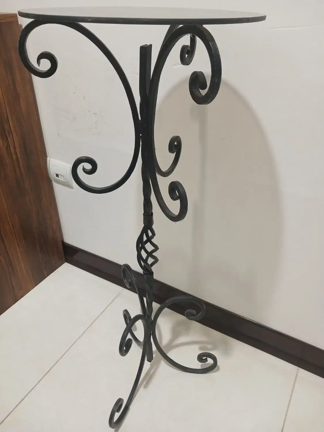 پایه گلدان یا دکوری فرفورژه(۲عدد موجوده)|صنایع دستی و سایر لوازم تزئینی|ساری, |دیوار