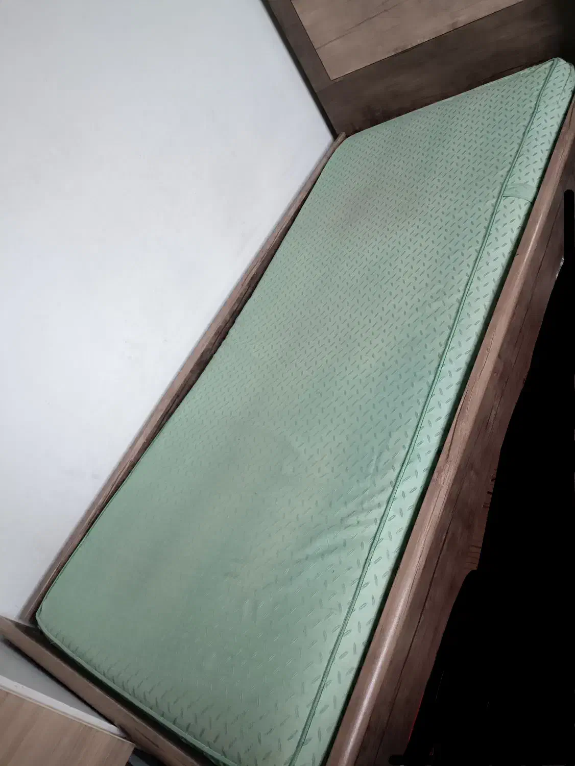 تخت و تشک|تشک تختخواب|صدرا-فارس, فاز ۱|دیوار