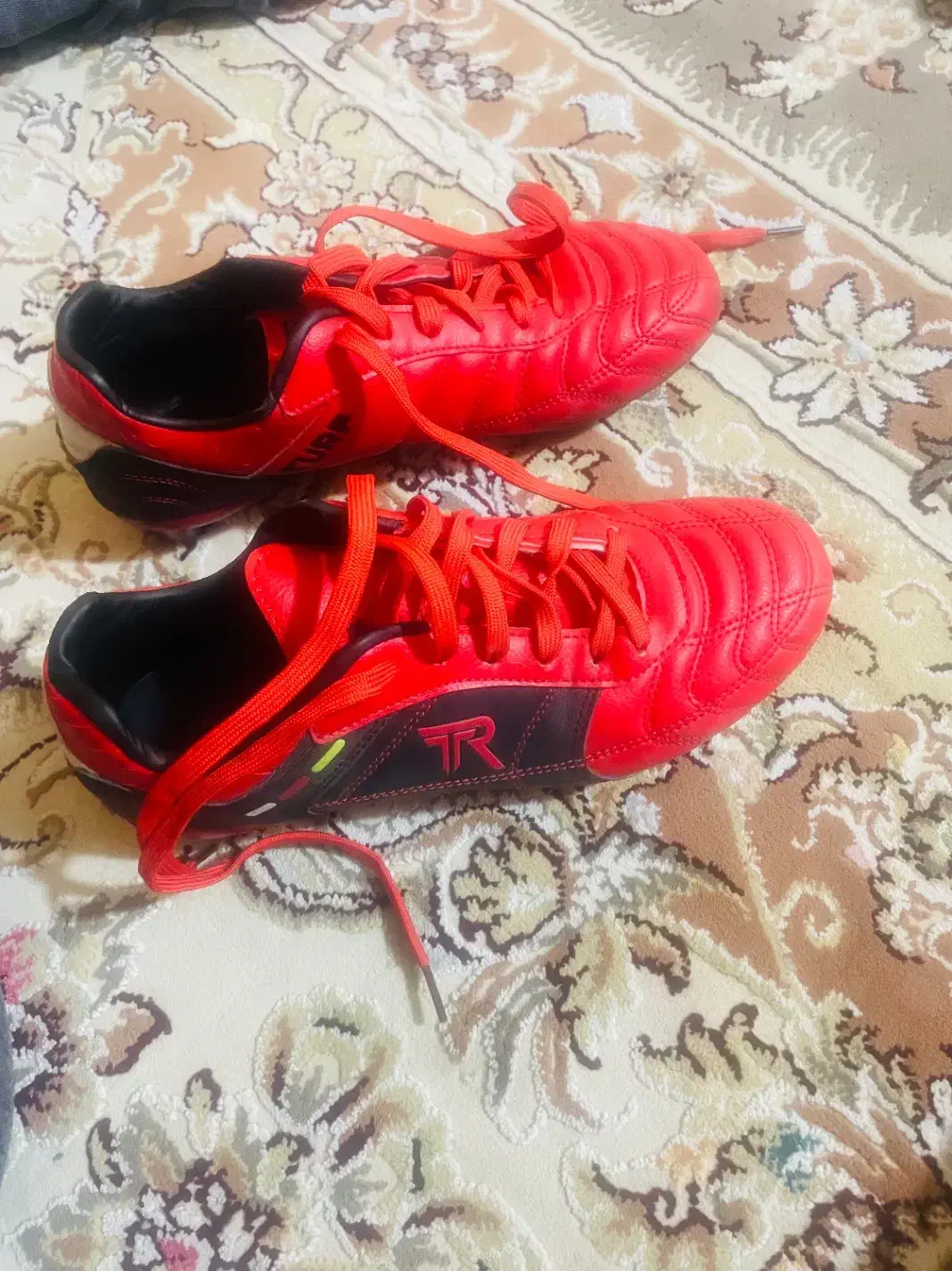 کفش چمن|کیف، کفش، کمربند|یاسوج, |دیوار