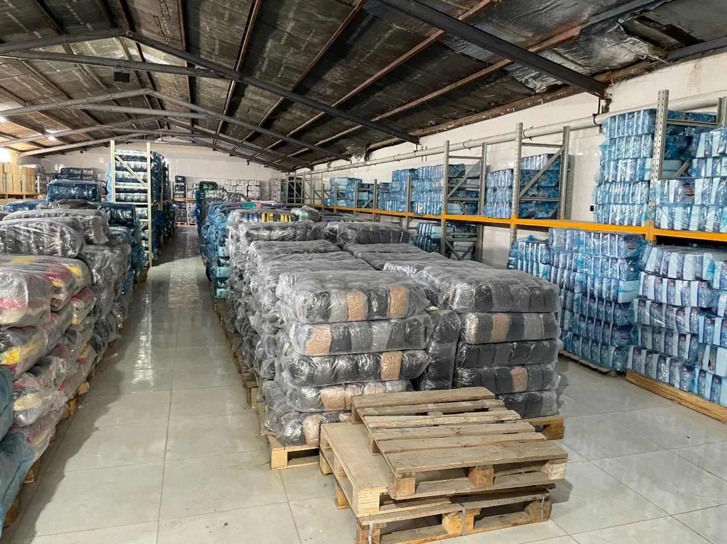 عمده کارخونه- تولیدی تیشرت بلوز و شلوار ورزشی|کفش و لباس بچه|مشهد, هفده شهریور|دیوار