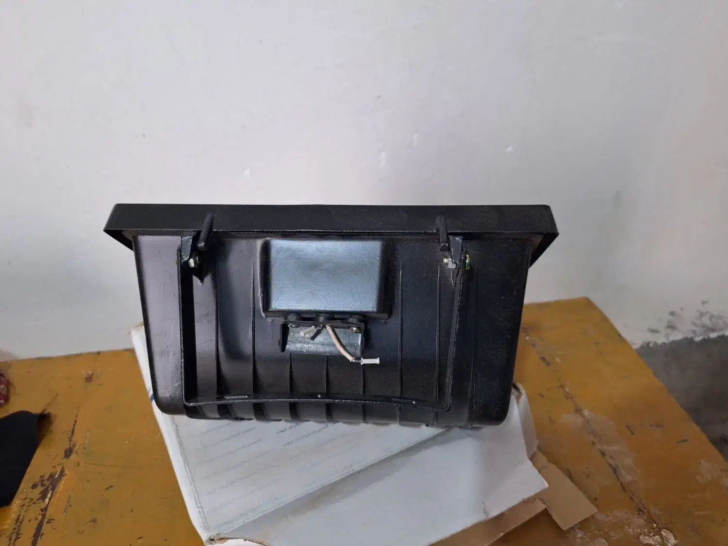 نورافکن لامپ هزار|لامپ و چراغ|باغ ملک, |دیوار