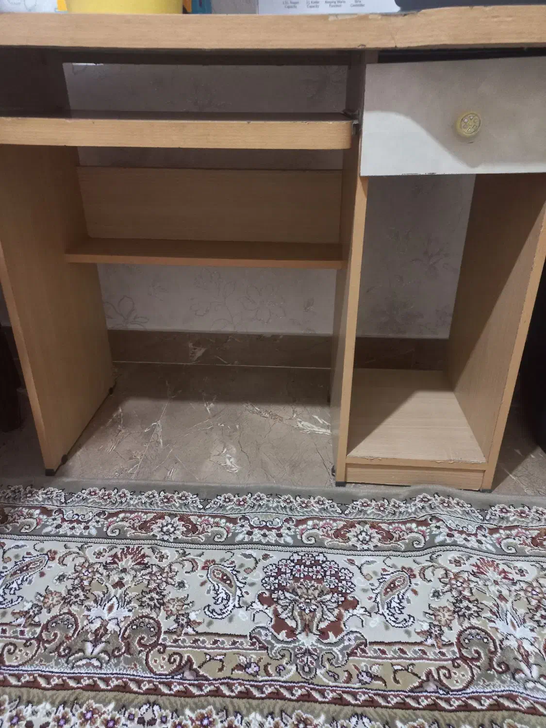 میز کامپیوتر نو نو|میز تحریر و کامپیوتر|رباط‌کریم, رباط‌کریم|دیوار