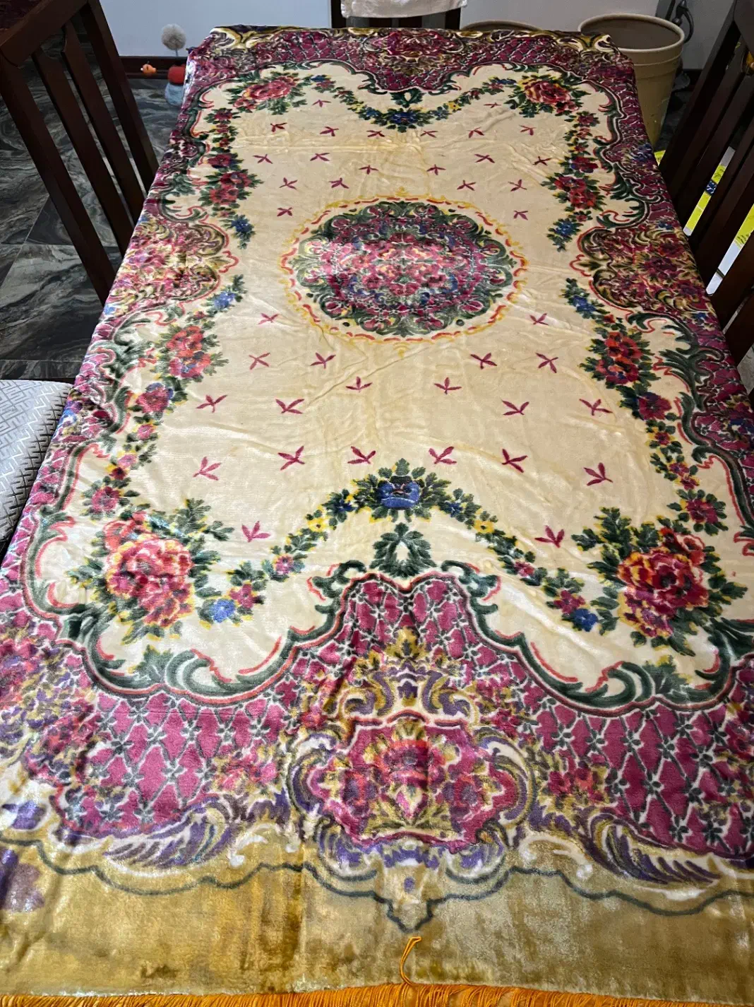 رو تختی قدیمی- نو|رختخواب، بالش، پتو|رویان, |دیوار