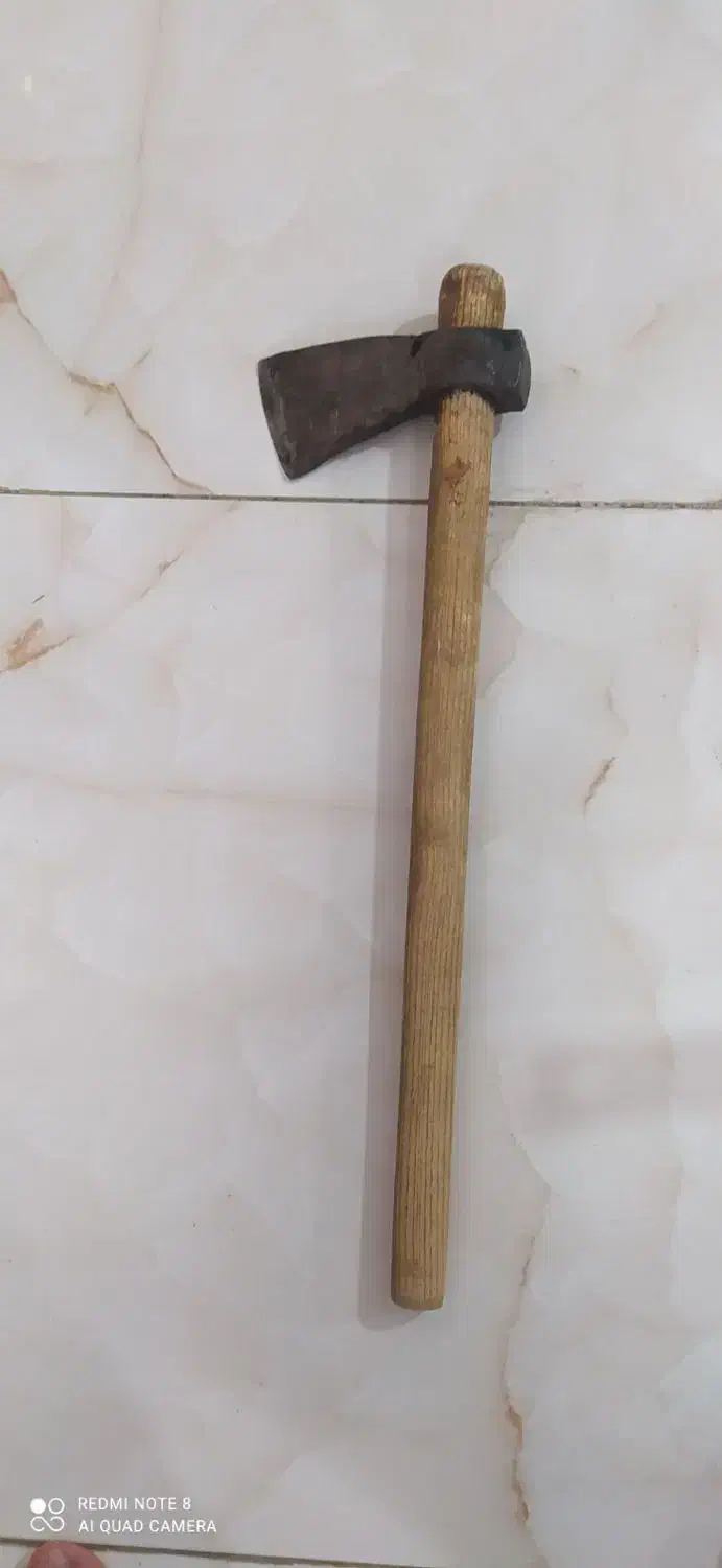 تبر قدیمی|کلکسیون اشیاء عتیقه|کرمانشاه, |دیوار