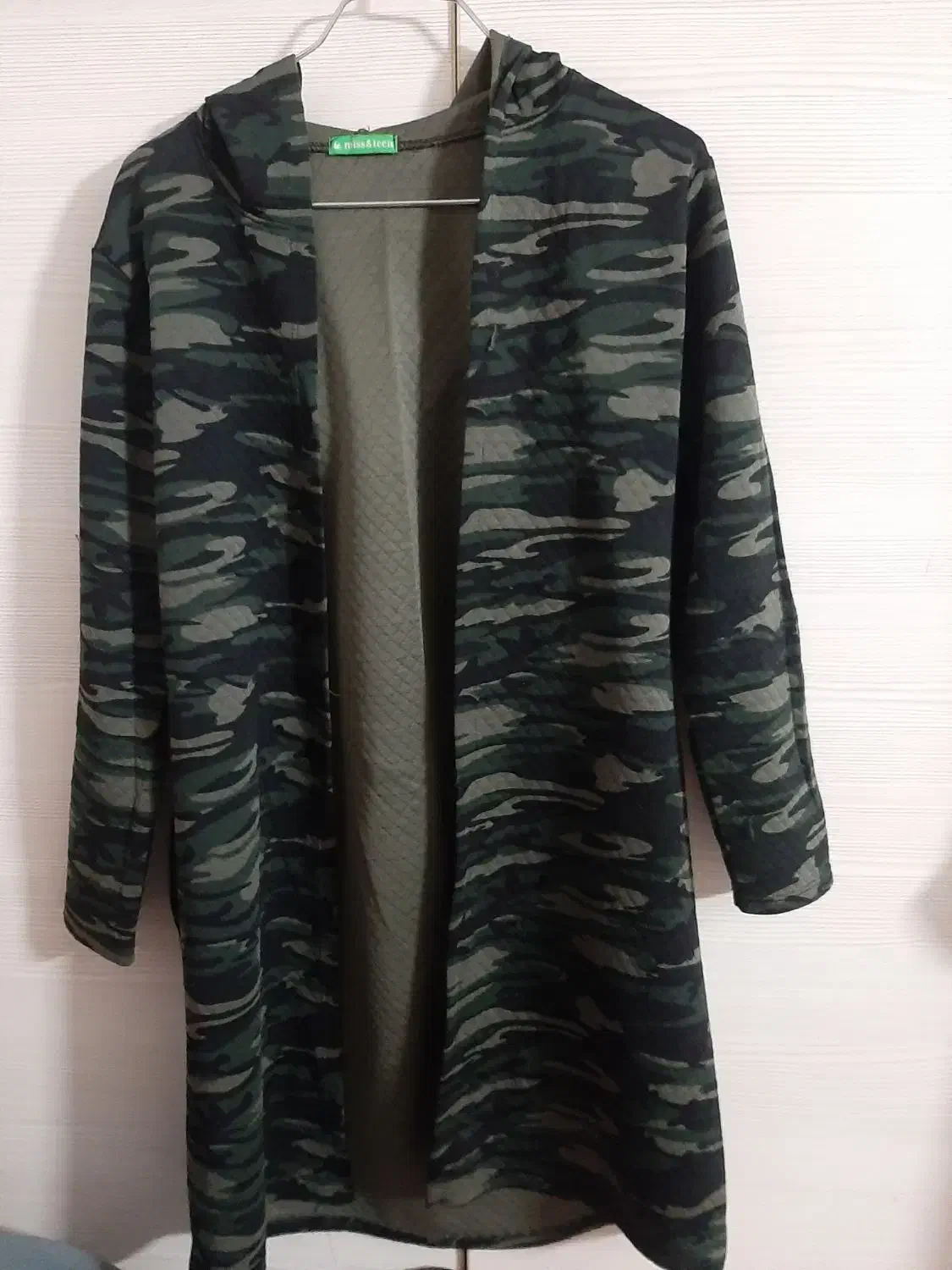 بافت و پالتو|لباس|اصفهان, سرشبادران|دیوار