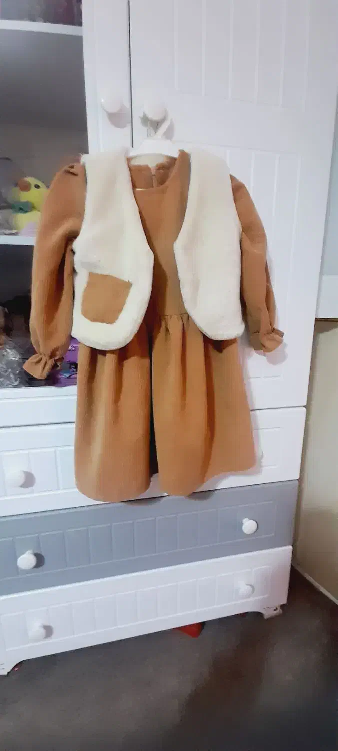 پیراهن بچگانه|کفش و لباس بچه|میانه, |دیوار