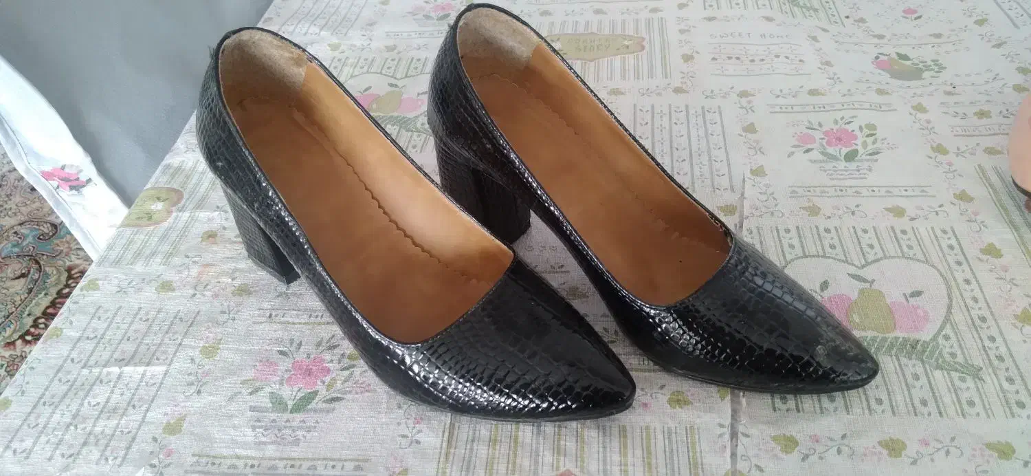 فروش کفش خیلی مناسب|کیف، کفش، کمربند|خمینیشهر, |دیوار