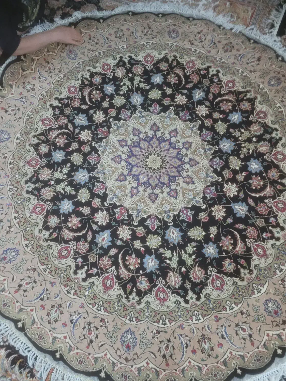 فرش گرد دست باف تبریز دو  در  دو ریز بافت|فرش|کرمانشاه, |دیوار