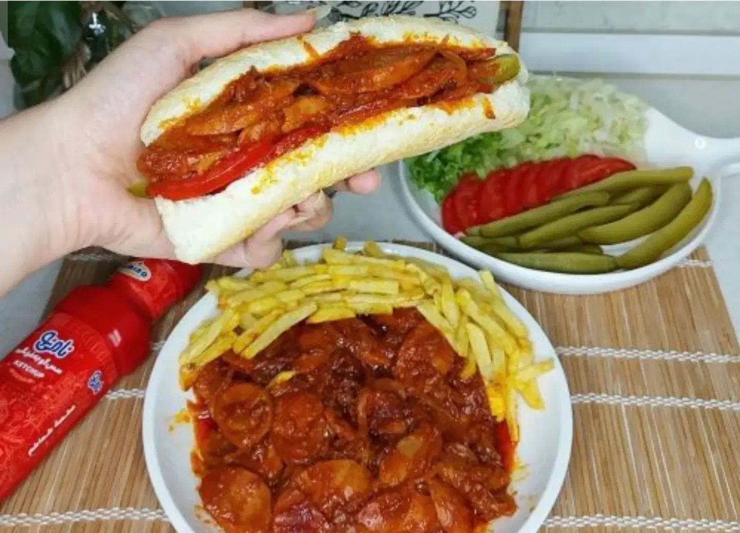 کمک آشپز ساندویچی خانم یا آقا با سابقه کار|استخدام خدمات فروشگاه و رستوران|تهران, یوسفآباد|دیوار