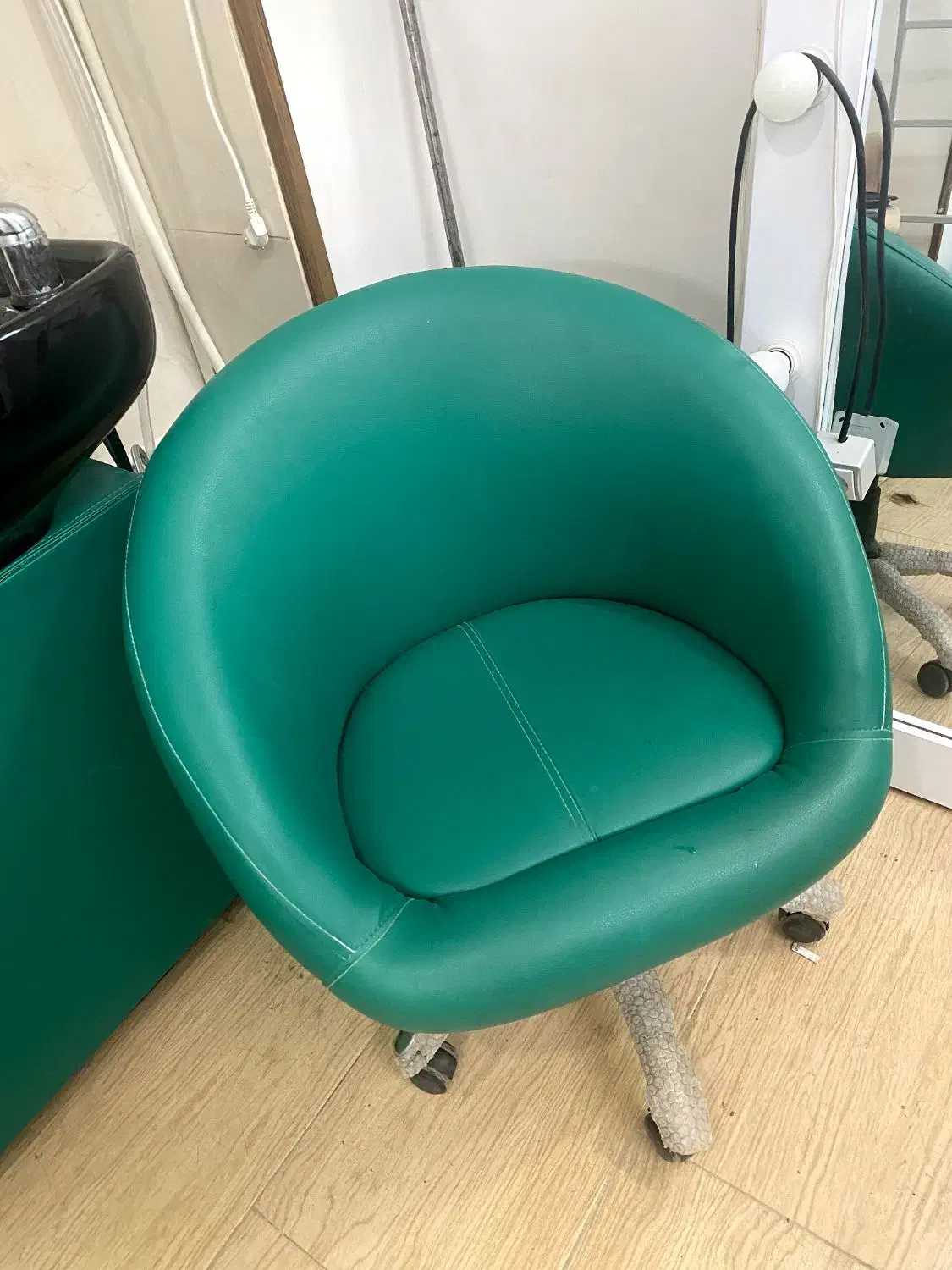 تجهیزات آرایشگاه|آرایشگاه و سالنهای زیبایی|صومعهسرا, |دیوار