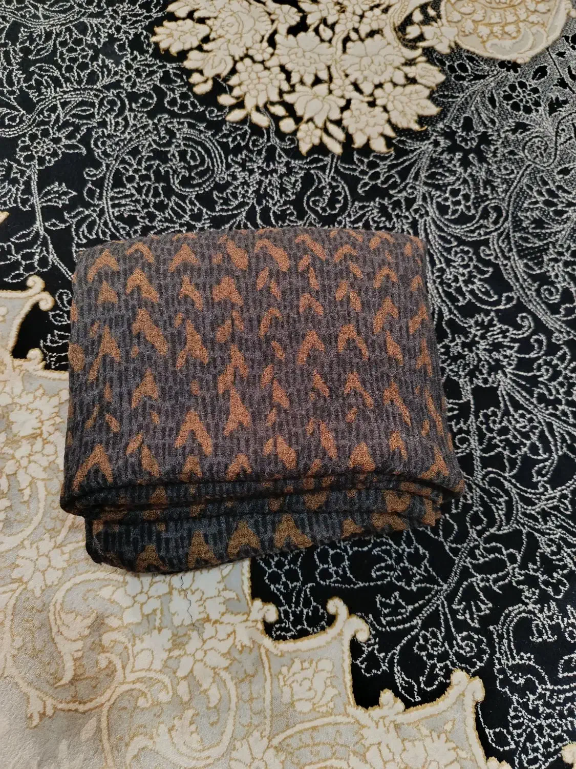 مقداری لباس|لباس|شیراز, دینکان|دیوار