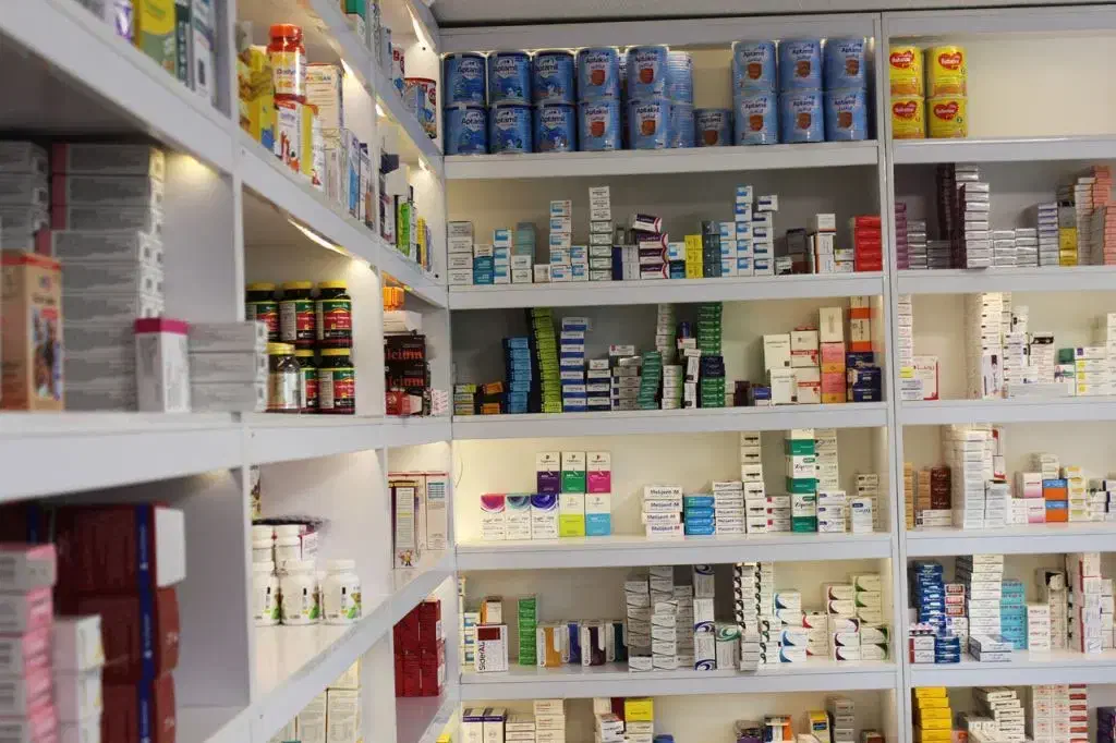 کارآموز داروخانه|استخدام درمانی، زیبایی، بهداشتی|ری, کارخانه سیمان|دیوار