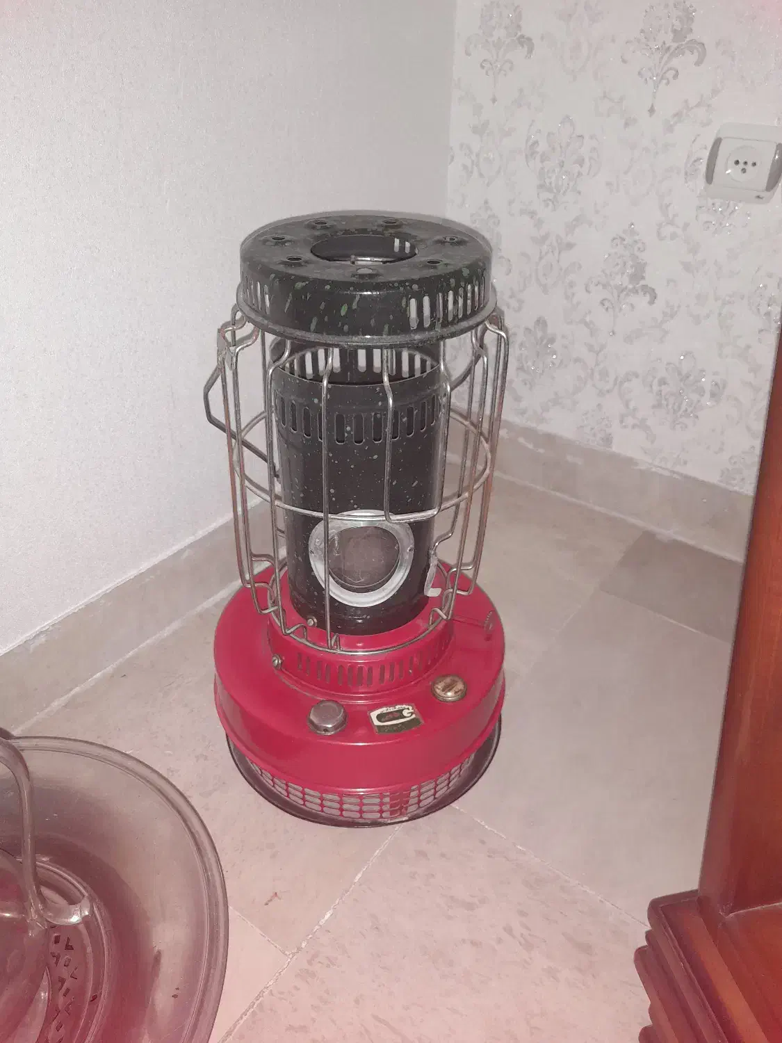 چراغ قدیمی|کلکسیون اشیاء عتیقه|پردیس, فاز ۲|دیوار