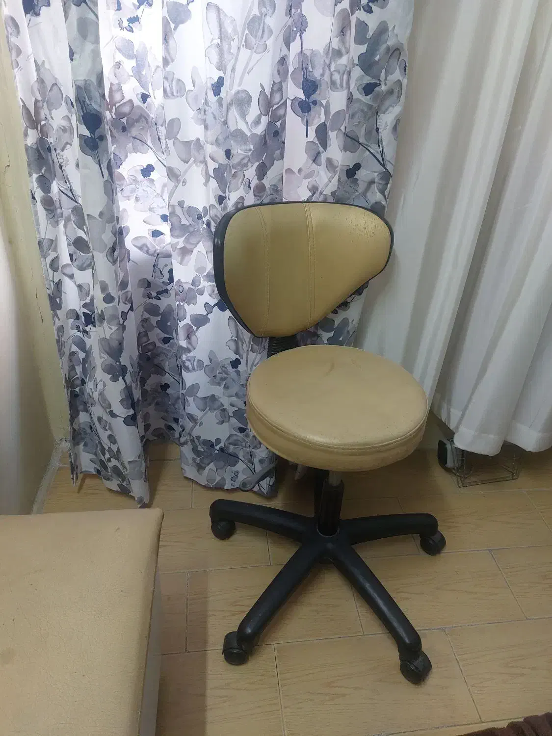 نیمکت، تابوره، میز پذیرش|آرایشگاه و سالنهای زیبایی|مشهد, رضاشهر|دیوار