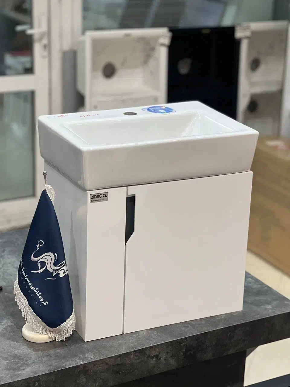 روشویی دیواری آینه بک لایت نئون|لوازم سرویس بهداشتی|مشهد, نوید|دیوار