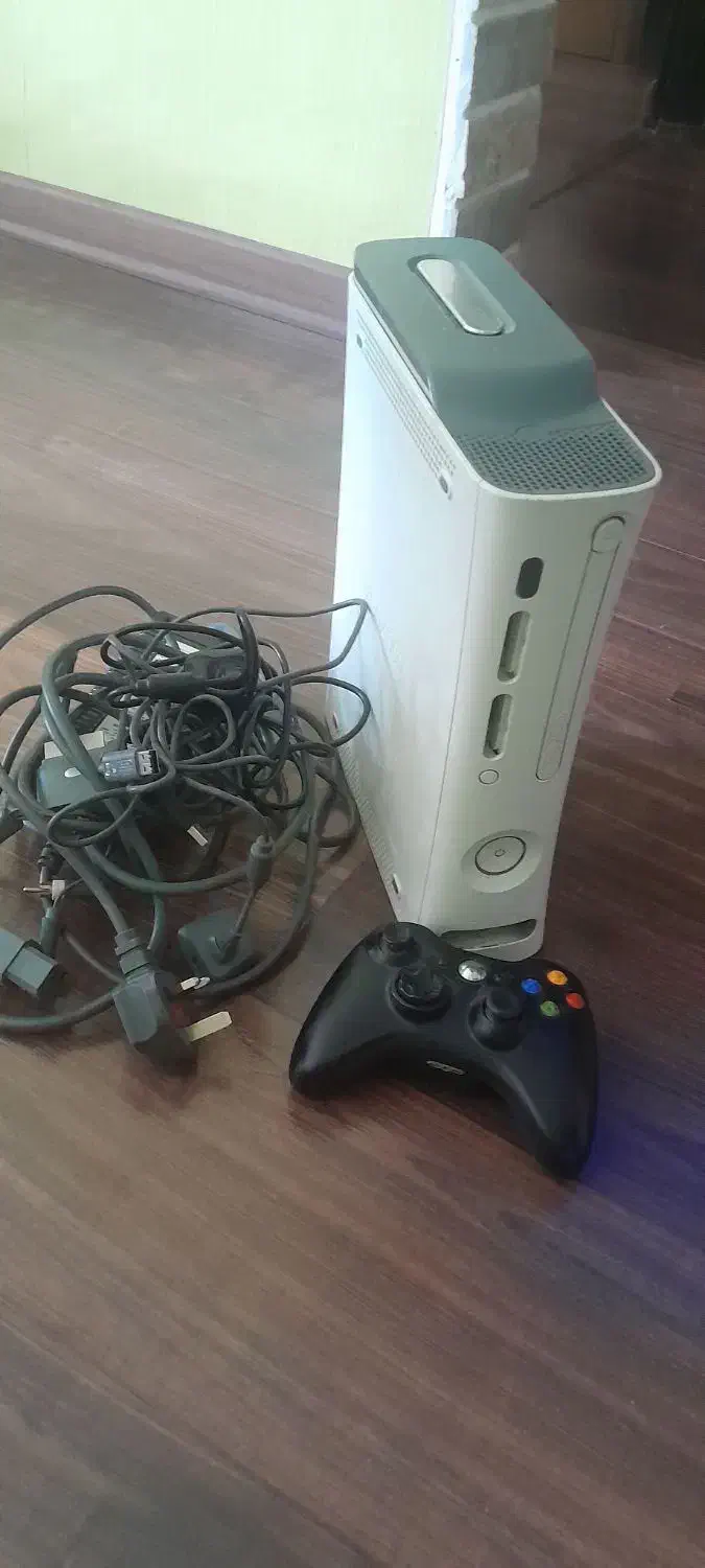 xbox 360 slim|کنسول، بازی ویدئویی و آنلاین|شیراز, معالیآباد|دیوار