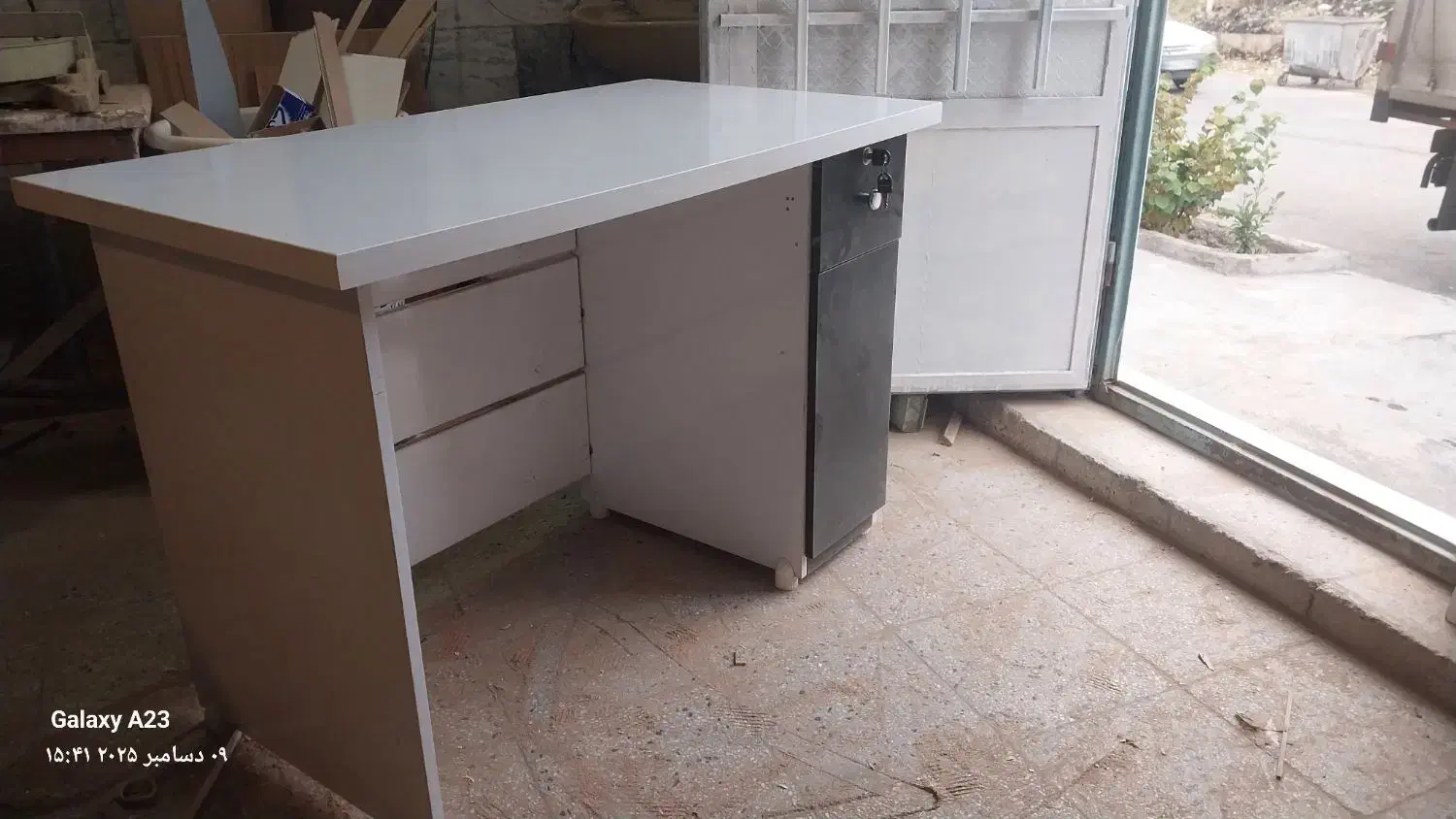 میز تحریر|میز تحریر و کامپیوتر|بروجرد, |دیوار