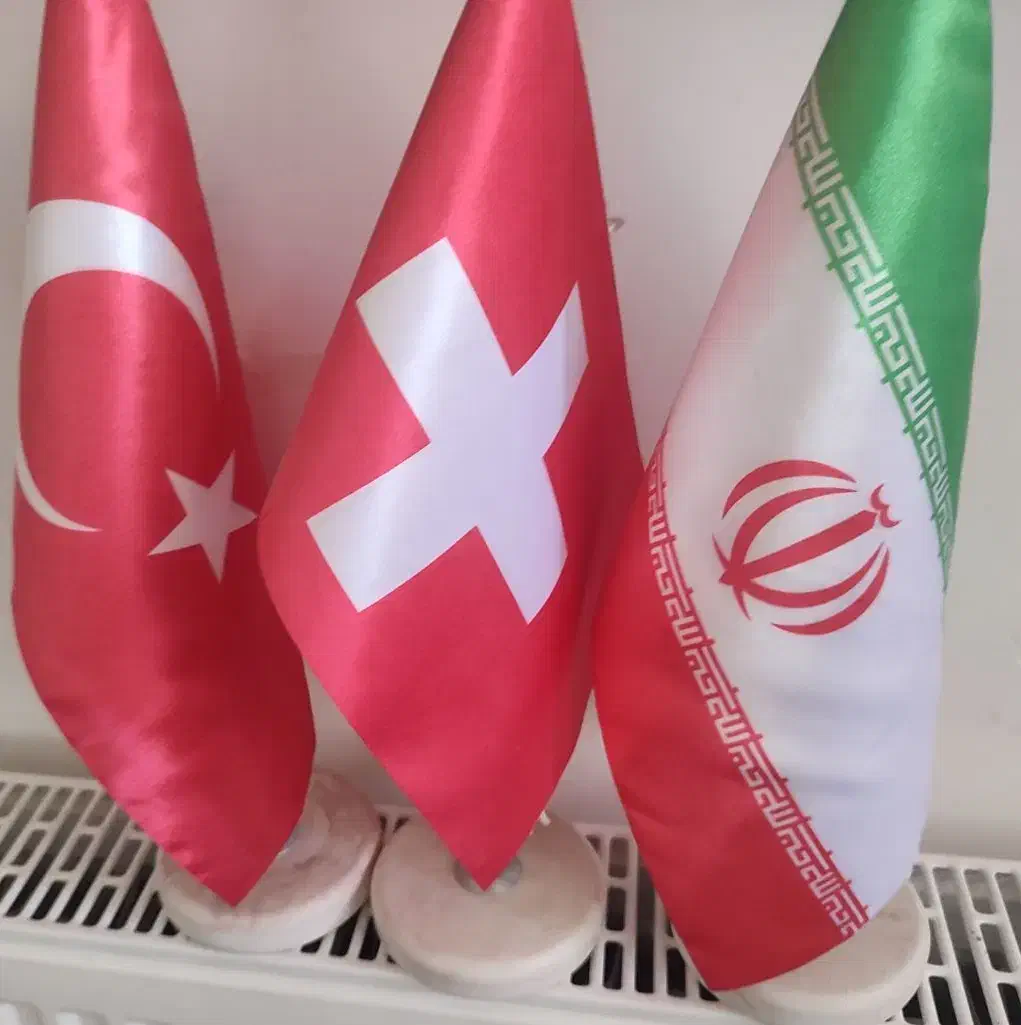 پرچم لوکس رومیزی ایران ترکیه سوئیس|صنایع دستی و سایر لوازم تزئینی|مرند, |دیوار