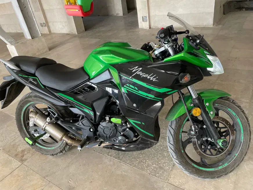 موتور مگلی ۲۰۰ درحد|موتورسیکلت|بروجرد, |دیوار