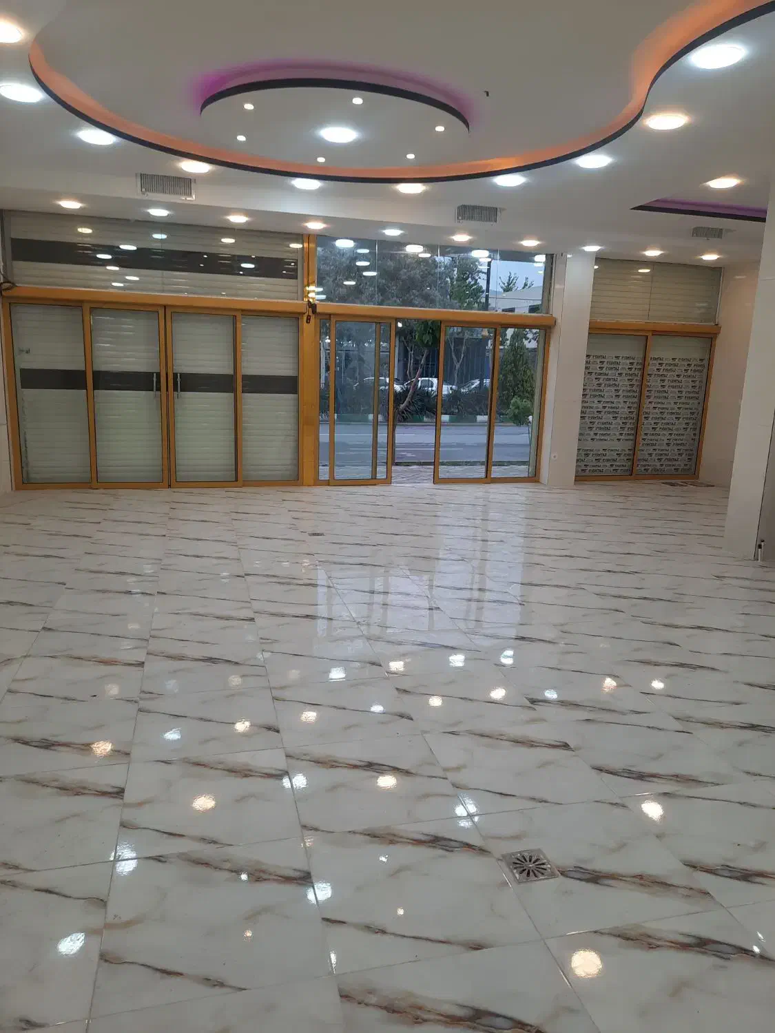 فروش ۳ طبقه ، تجاری مسکونی|فروش مغازه و غرفه|خمینی‌شهر, |دیوار