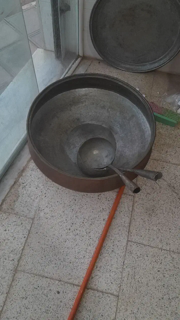 مس قدیمی|ظروف پخت‌وپز|قائن, |دیوار