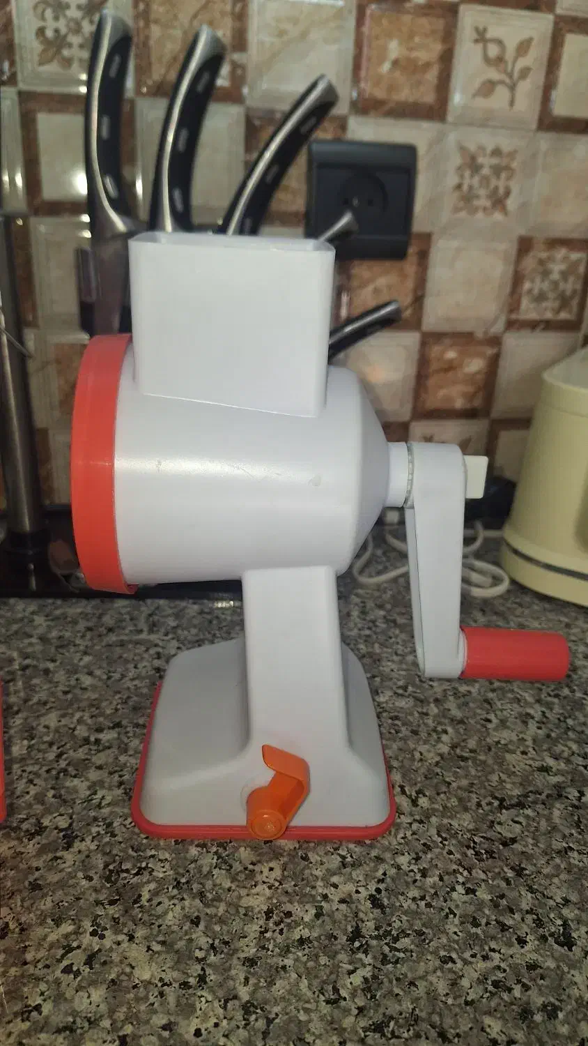 خردکن دستی ۴ راه کاره|خردکن، آسیاب، غذاساز|اراک, |دیوار