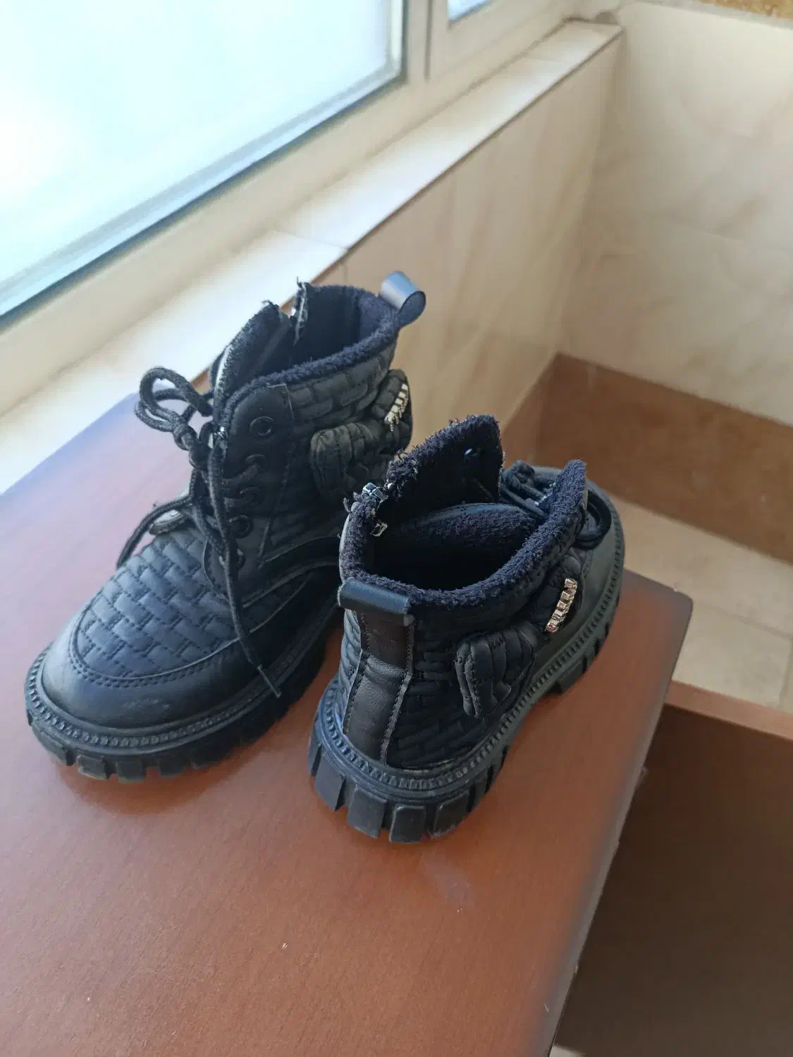 سلام ،پوتین دخترونه سایز ۲۶|کفش و لباس بچه|بروجرد, |دیوار