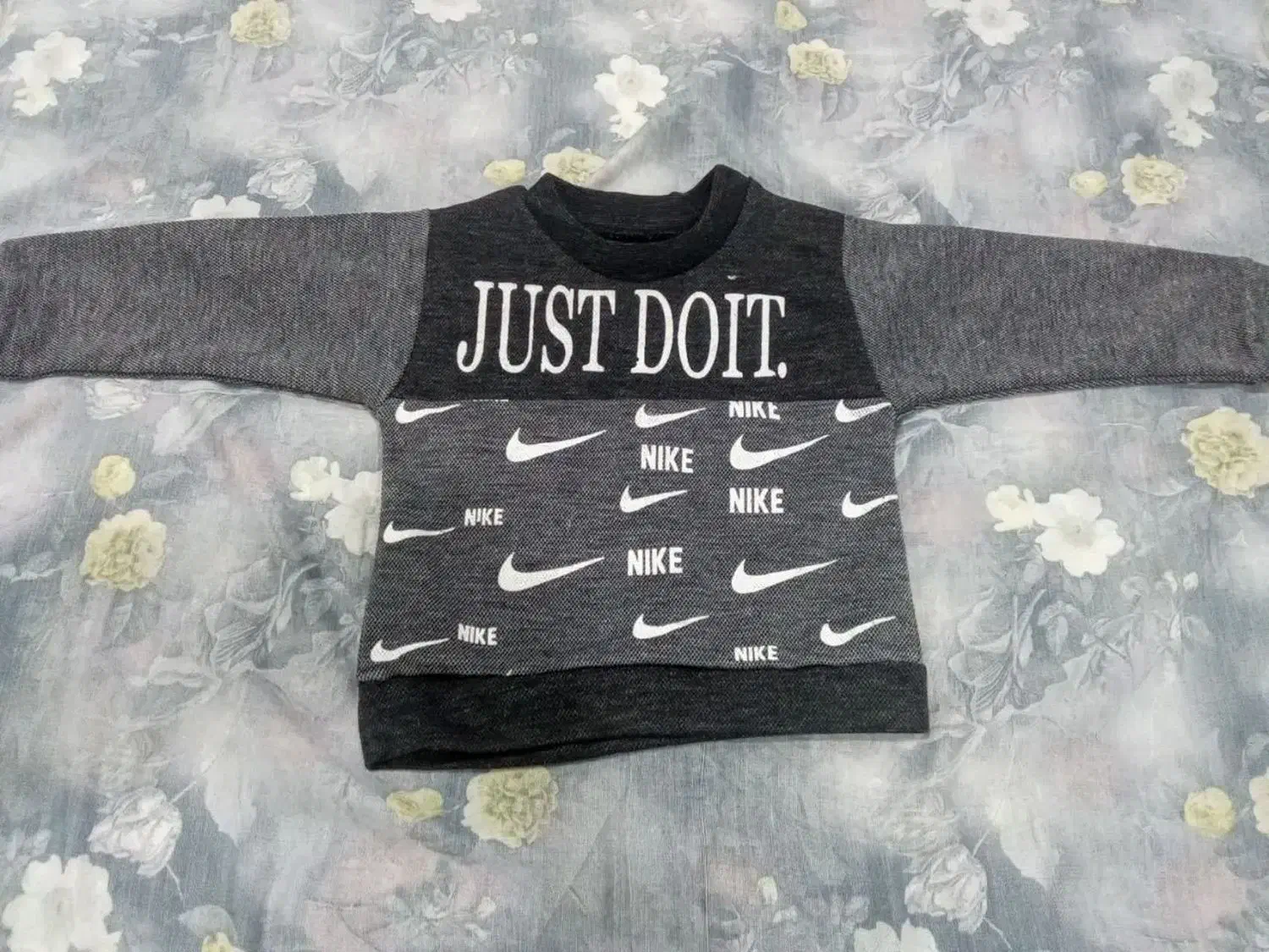 لباس بچگانه|لباس|فردوس (خراسان), |دیوار