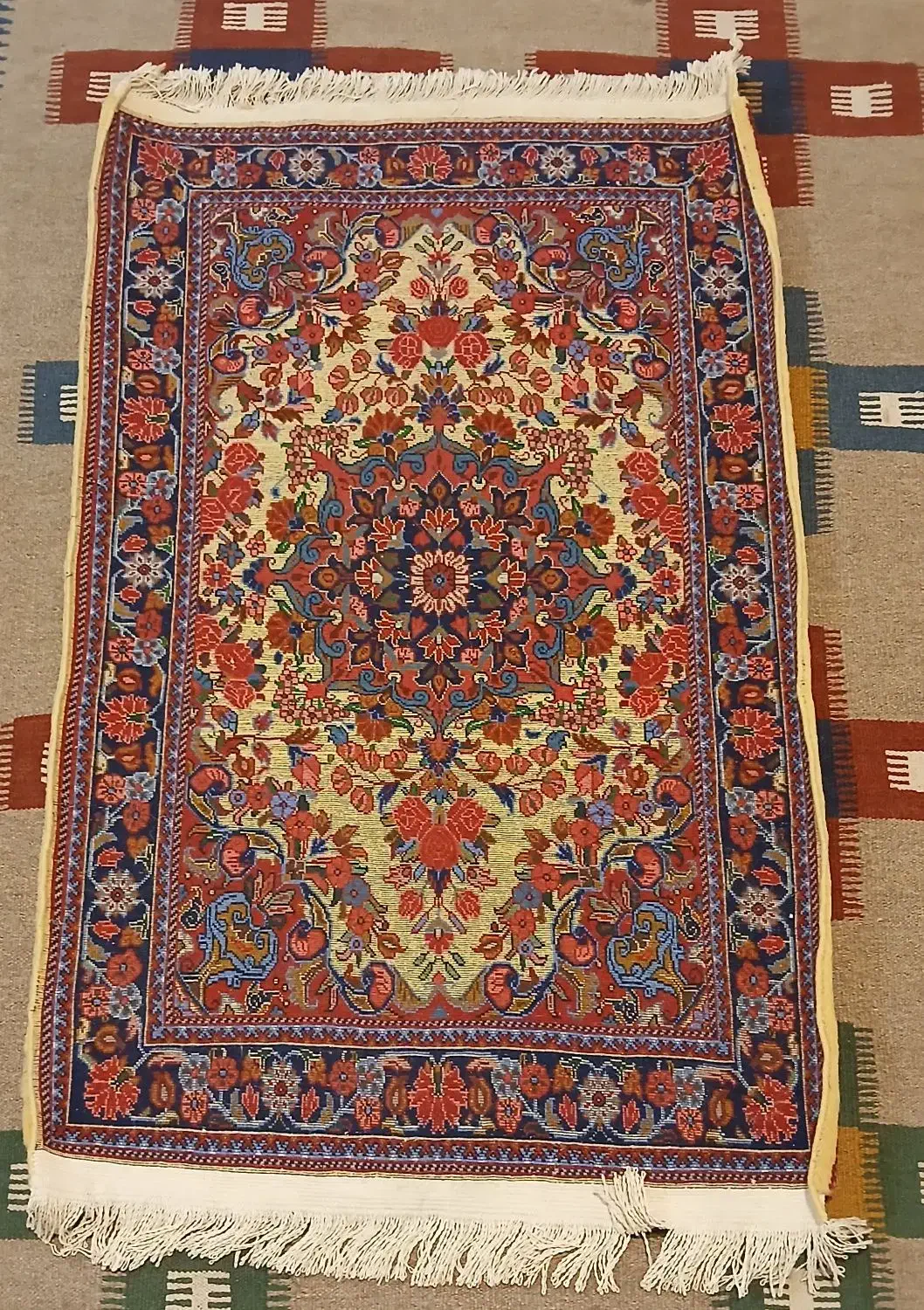 پشتی گلدانی|فرش|همدان, |دیوار