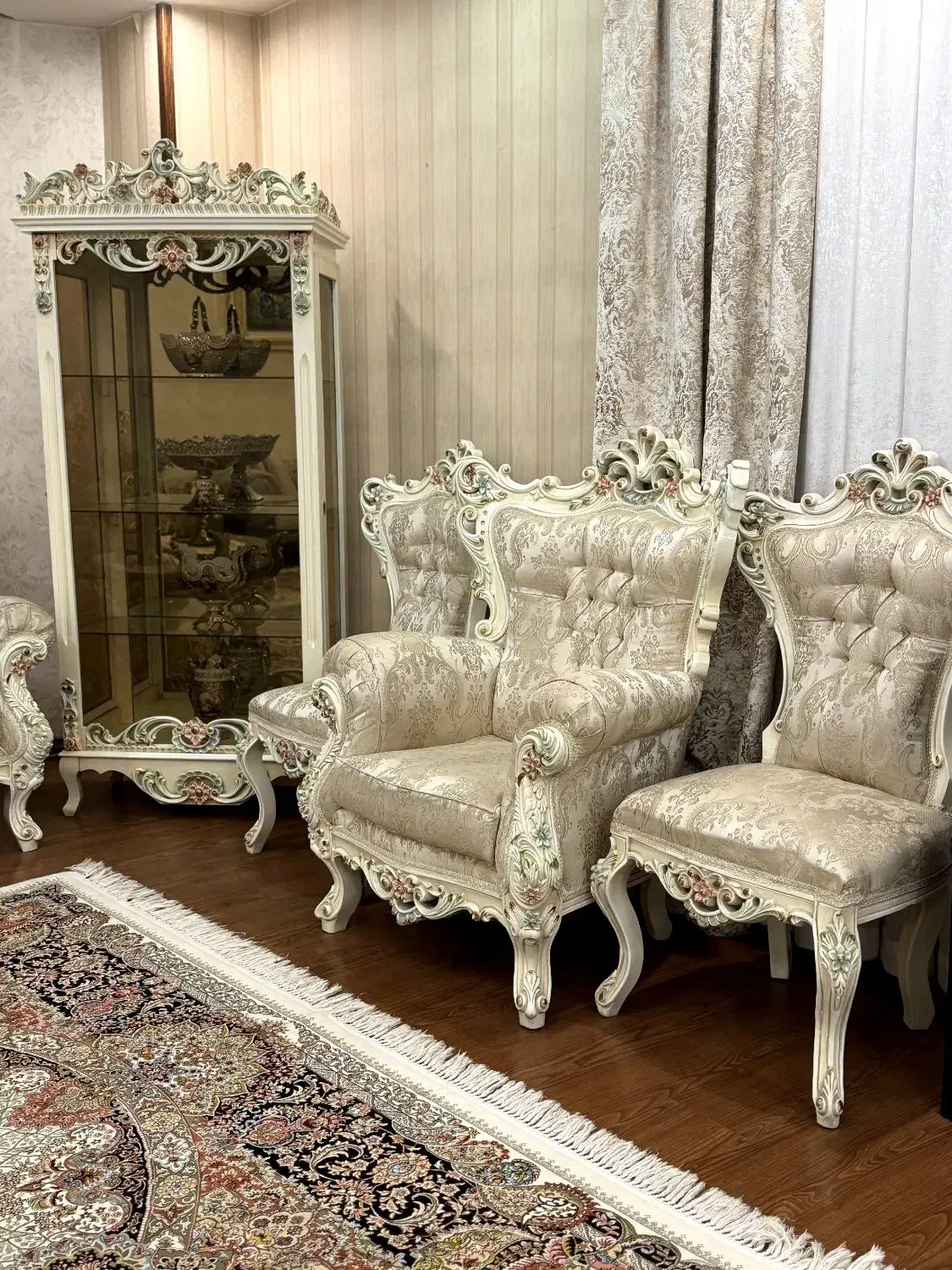 ست مبل ۹نفره ،میز ناهار خوری۸نفره و بوفه درحد نو|مبلمان خانگی و میز عسلی|محمدشهر, ولدآباد بزرگ|دیوار