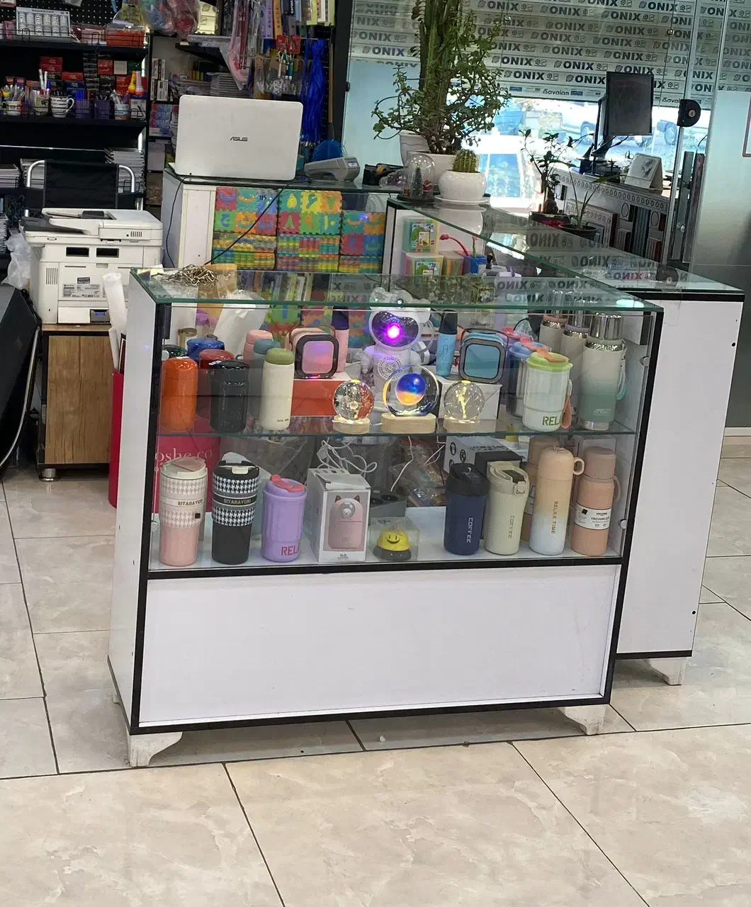 ۳ عدد ویترین و 3عددقفسه ۵ طبقه|فروشگاه و مغازه|پردیس, فاز ۳|دیوار