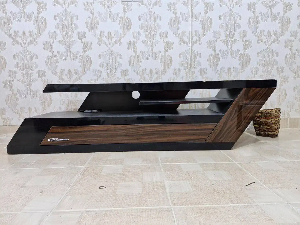 میز تلویزیون مدرن هایگلس (ترکیب مشکی و طرح چوب)|میز تلویزیون|گرگان, |دیوار