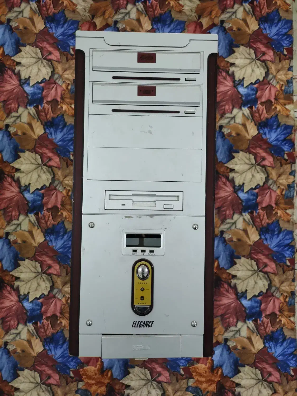 کامپیوتر i3|رایانه رومیزی|پرند, فاز ۶|دیوار