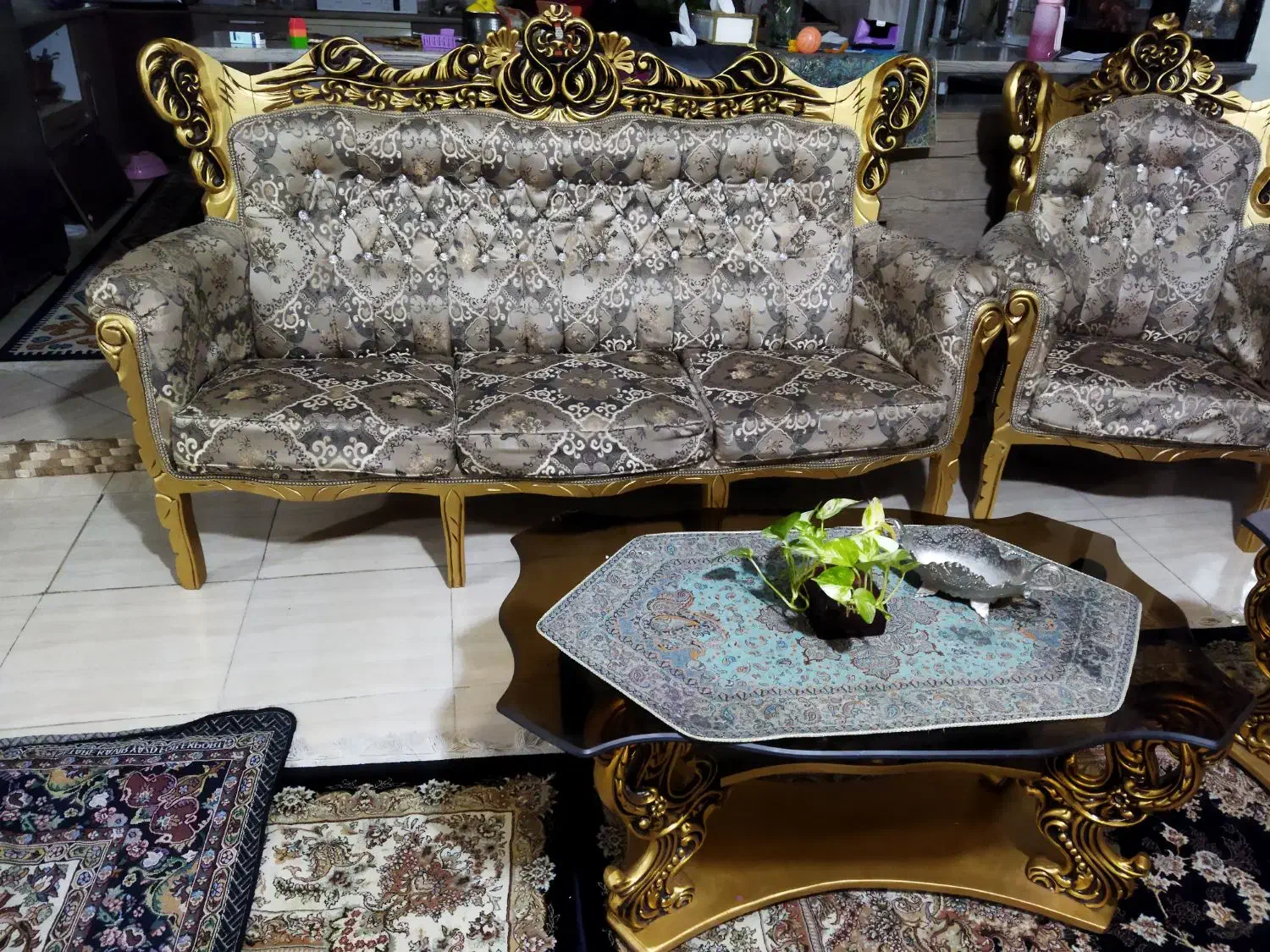 یک دست مبل سلطنتی ۹نفره|مبلمان خانگی و میز عسلی|کرمانشاه, |دیوار