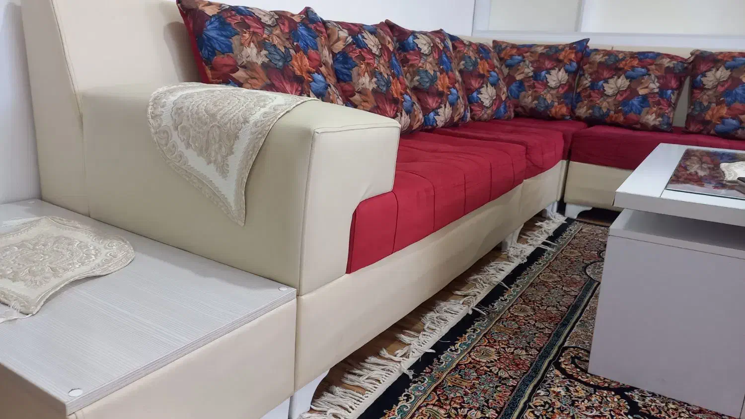 مبلمان ۷ نفره در حد نو بهمراه میز عسلی|مبلمان خانگی و میز عسلی|تالش, هشتپر|دیوار