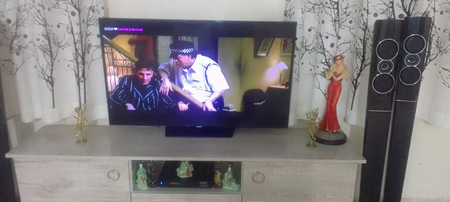 تلویزیون|تلویزیون و پروژکتور|بروجرد, |دیوار